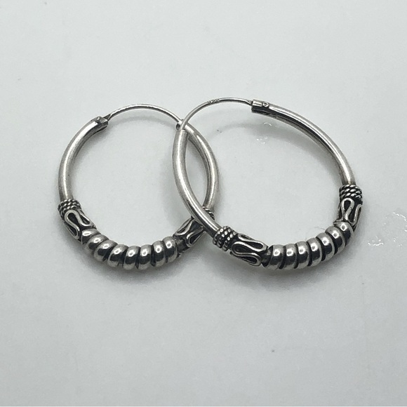 Vtg Sterling Silver Tribal Design Oval Shaped Hoop Earrings 1.2” - Picture 1 of 5